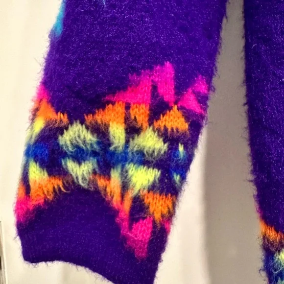 Beautiful Wool Zip Up Sweater - handcrafted Ecuador - Picture 6 of 6